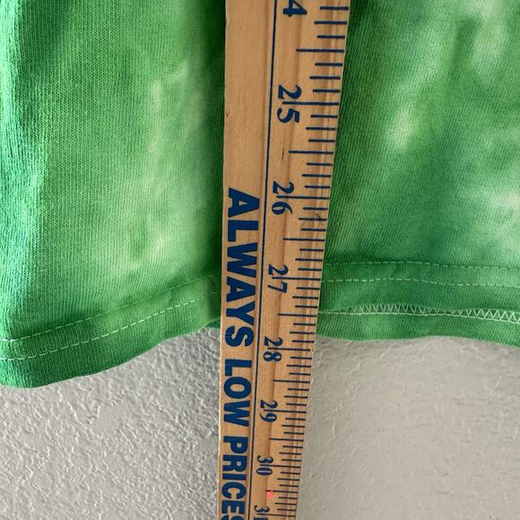 Bucees St Patricks Day T Shirt Size M Green Short Sleeve NEW - Picture 6 of 6